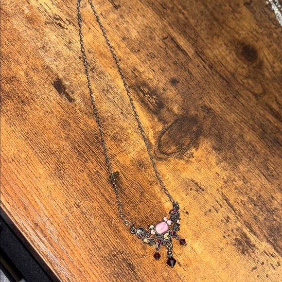 1928 Silver Necklace with Pink and Dark Purple Details - Picture 5 of 5